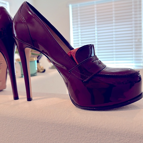 Gorgeous Pour La Victoire Patent Leather Burgundy Platform Heels❣️ - Picture 10 of 16